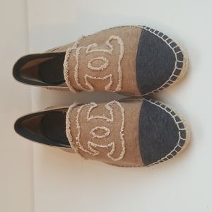 CHANEL Canvas Linen Beige/Navy CC Logo Espadrille, Size 40 (7)